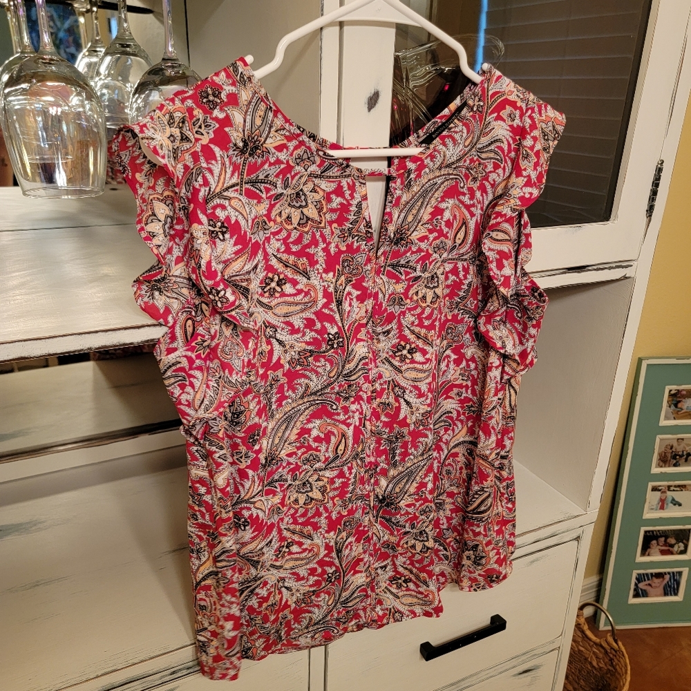 Banana Republic floral/paisley top size med.  Ruffled cap sleeve
